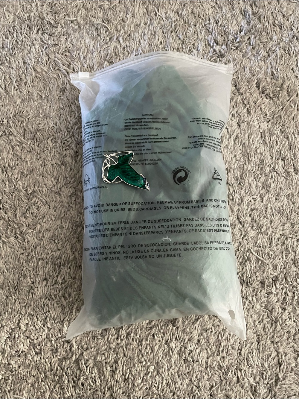 Velvet green cloak for Hobbit or Elf costume - Picture 2 of 3
